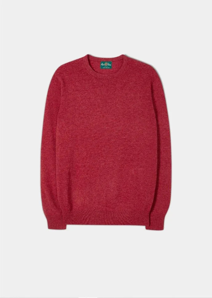 Röd herrtröja i ull med rund hals, klassisk och elegant design mot vit bakgrund.