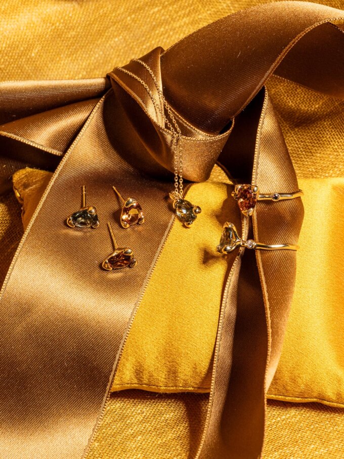 Embla stud earrings - Crystal 925 Sterling Silver, 18k gold plating