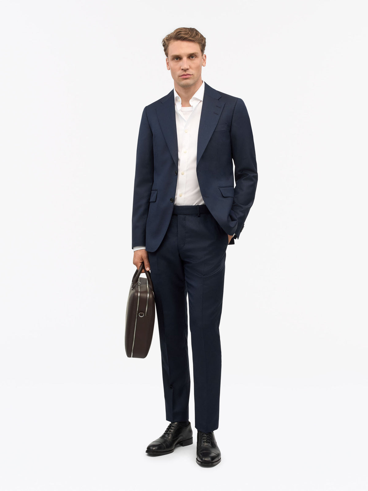 Tenuta Slim-Fit Byxor - Mörkblå – modellbild