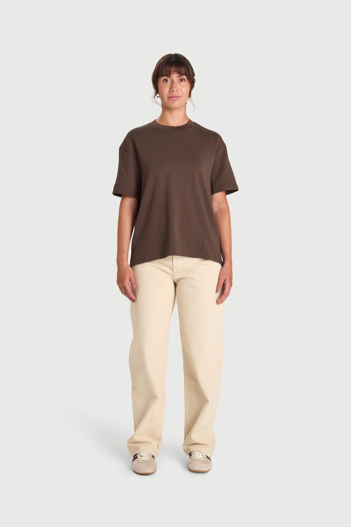 Boxy t-shirt i viskosjersey - Espresso – baksida