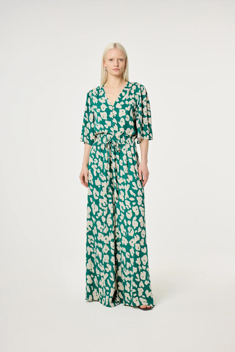 Grön mönstrad jumpsuit med vita blommor, v-ringning och knytskärp dam