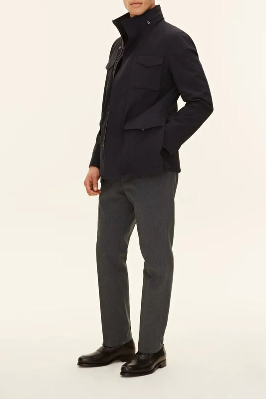 Oscar Jacobson herr jacka i marinblått, stilren M65 field jacket med fickor framtill