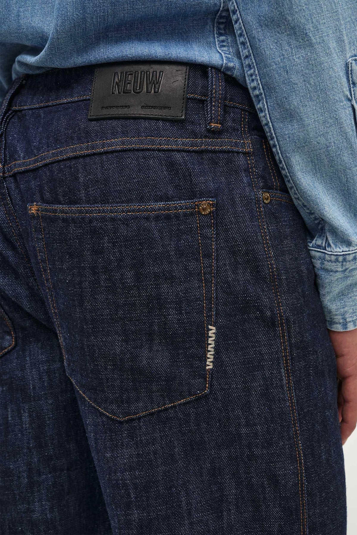 Neuw Rebel Straight Crudo Aero Jeans - Mörk indigo – närbild