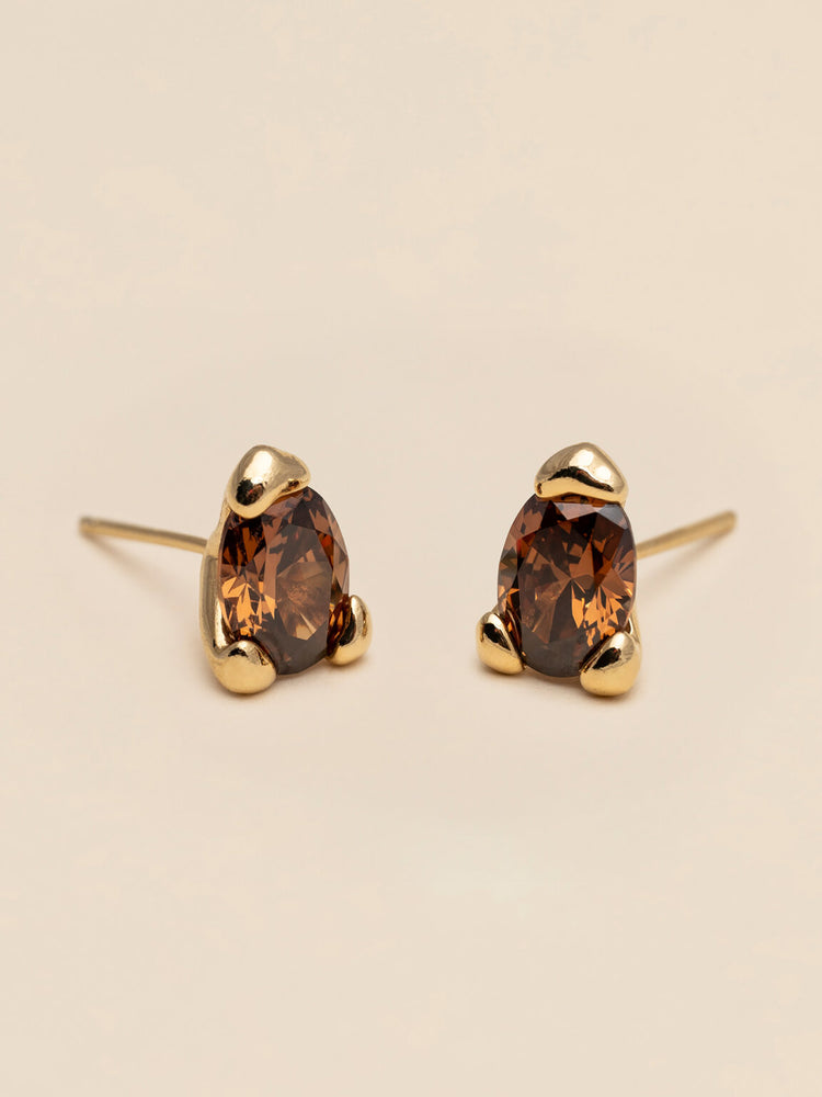 Embla stud earrings - Chestnut 18k guldplätering