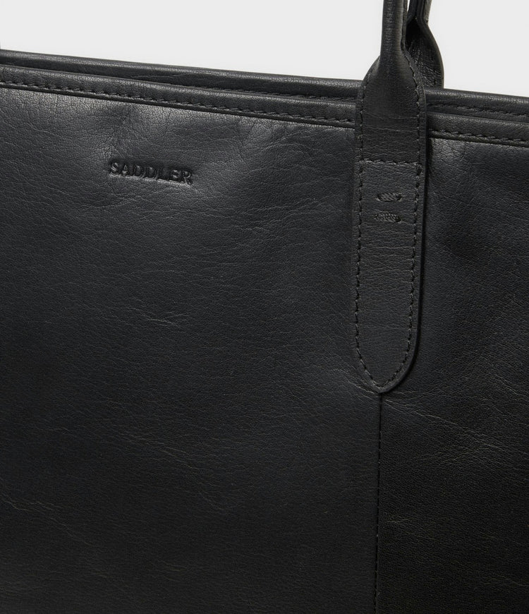 Parisa Toteväska - Black