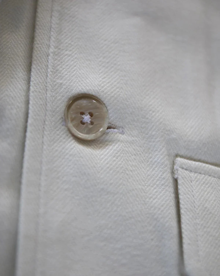 6672 Overshirt herr overshirt i beige bomullstyg med knappdetalj