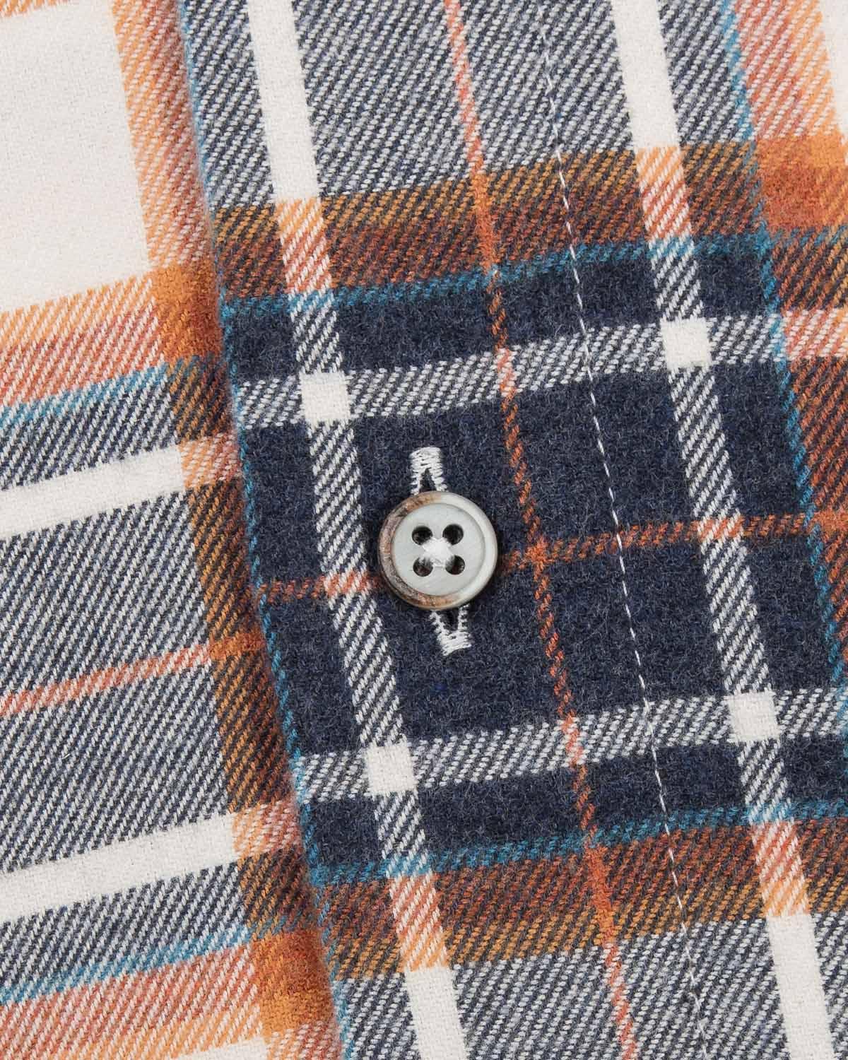 Blå rutig flanellskjorta Casual fit – detalj knapp