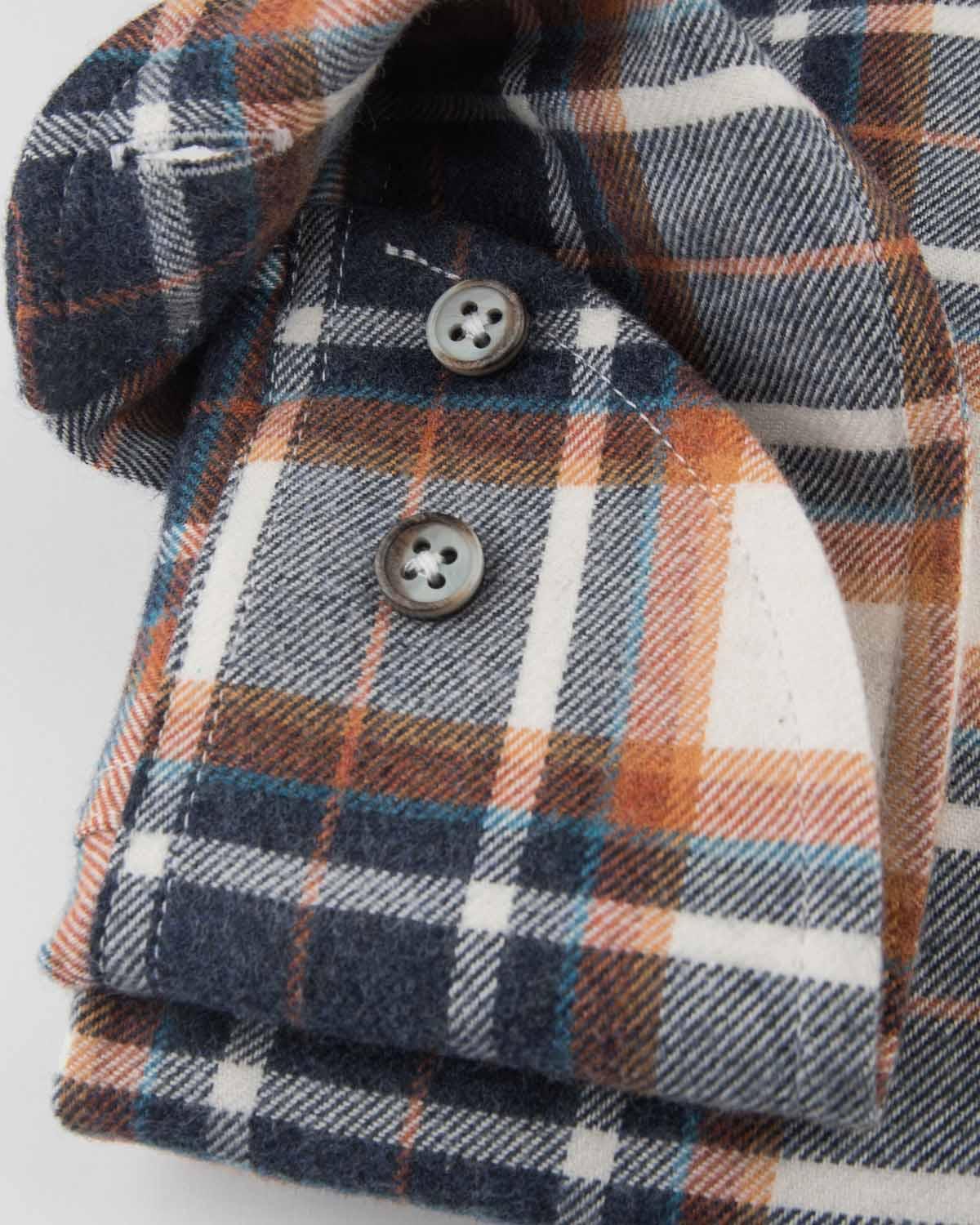 Blå rutig flanellskjorta Casual fit – detalj manschett