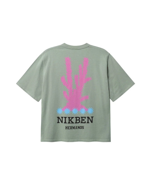 Nikben Cuz Cuz t-shirt grå med rosa tryck och grafiskt motiv herr
