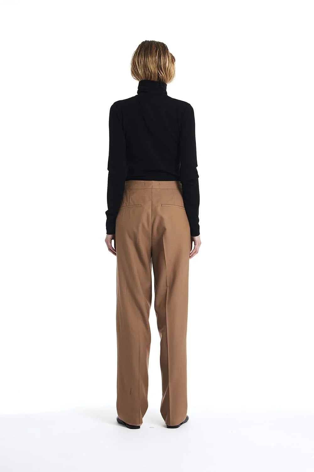 ONE and OTHER Asta Pant i färgen camel