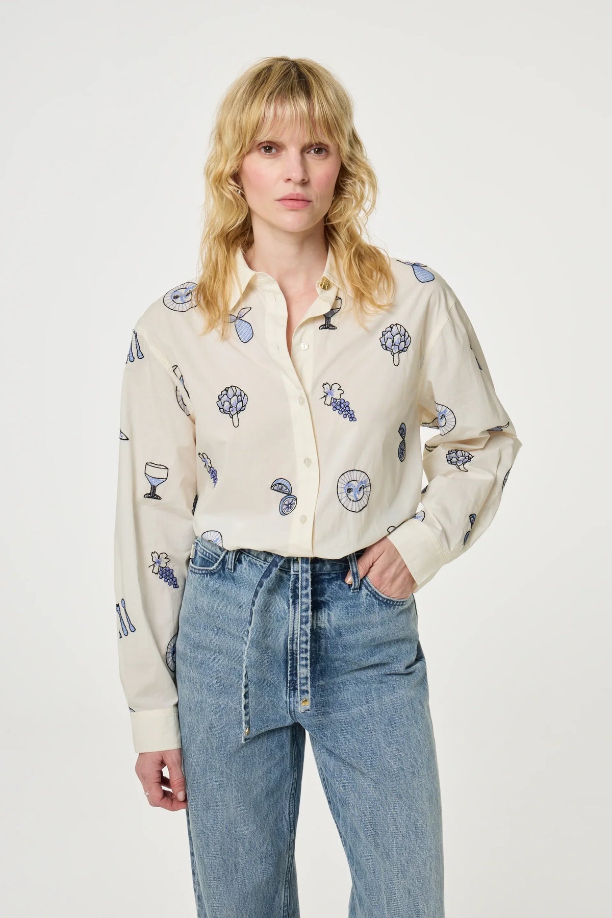 Lilot Blouse cremevit blus med blå mönster, lång ärm, dam