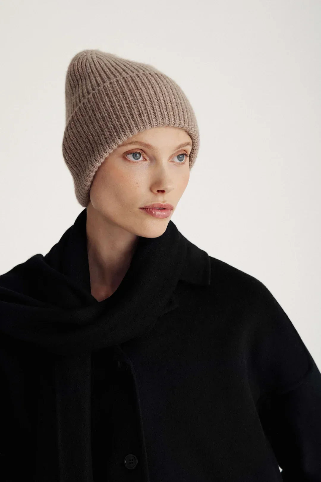 Davida Fold Rib Cap möss i färgen mink