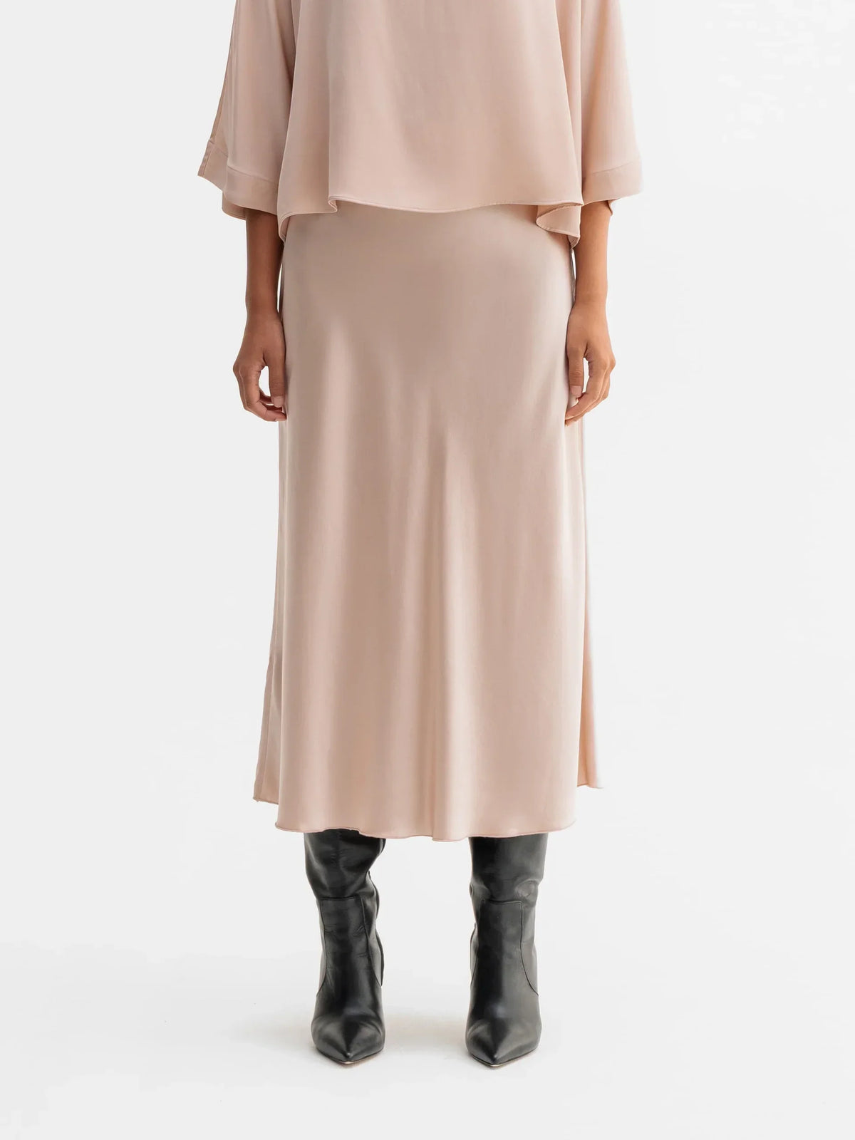 Ahlvar Hana satinkjol i siden, dusty pink