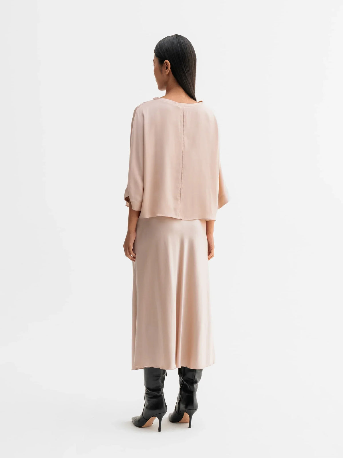 Ahlvar Hana satin-silk-kjol i dusty pink