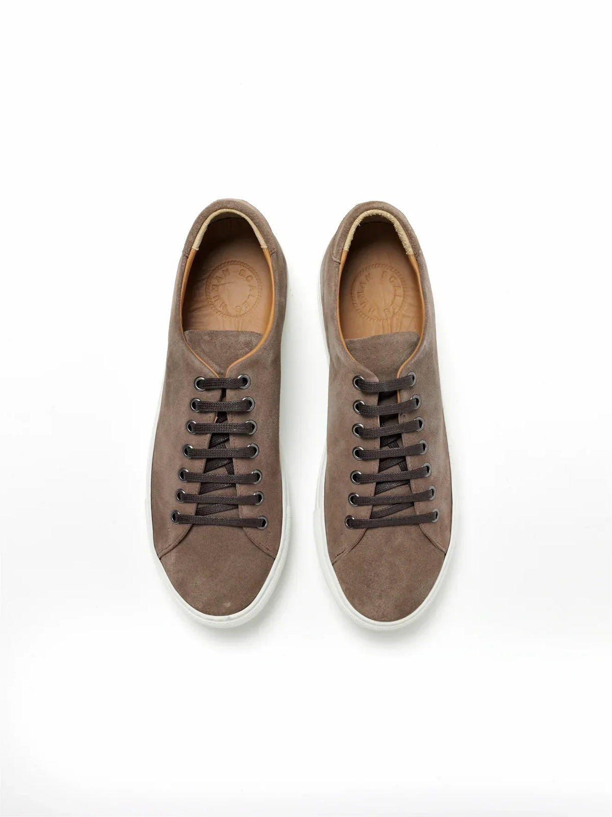 Bruna sneakers herr mocka vita sulor