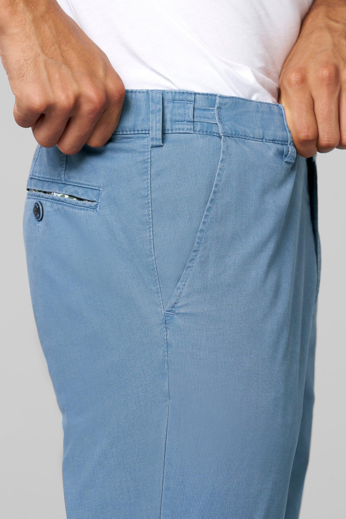 Oslo Flex Micro Cotton Chinos - Ljusblå – detalj