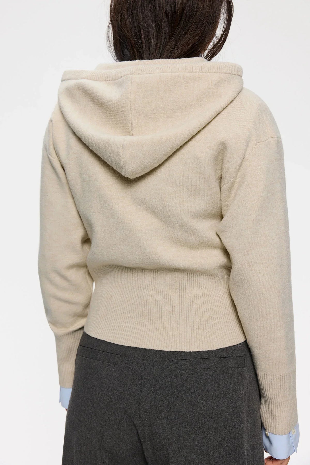 Elvine Minva stickad hoodie i färgen oat melange