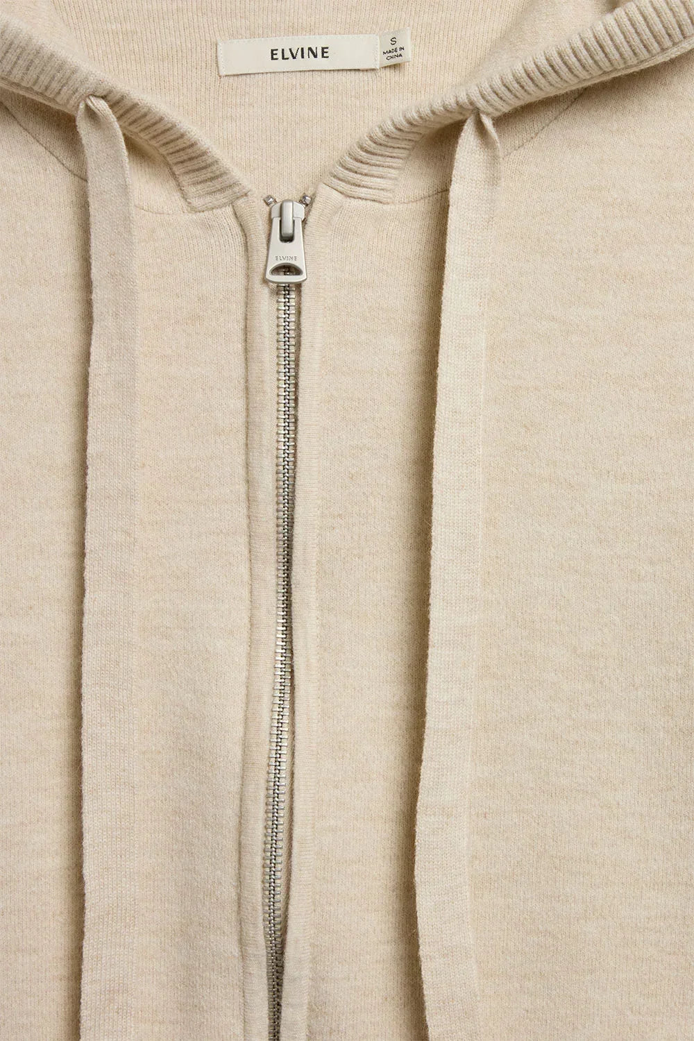 Elvine Minva stickad hoodie i färgen oat melange
