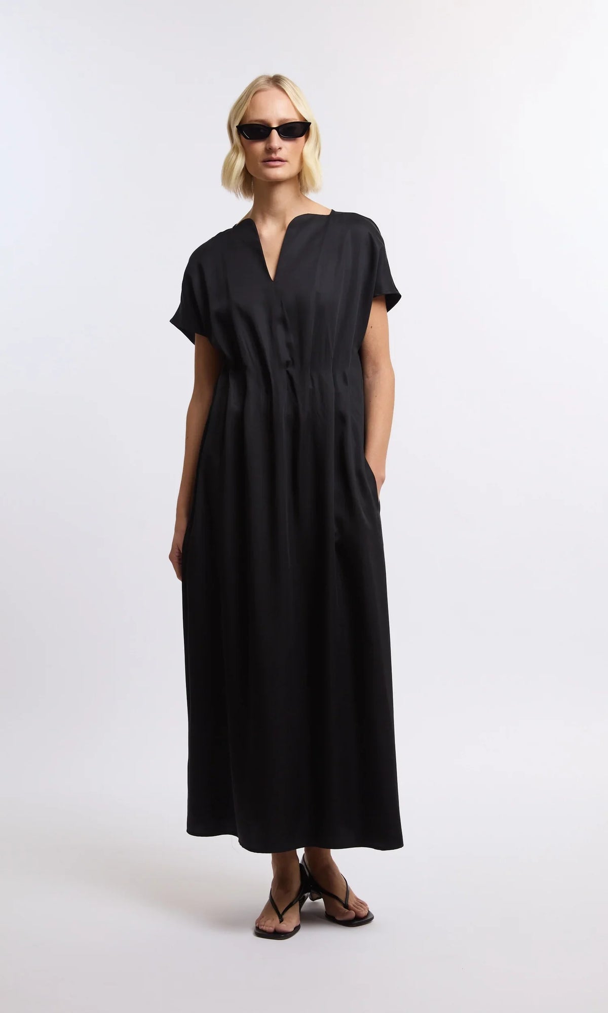 ONE and OTHER Leone Dress - svart klänning