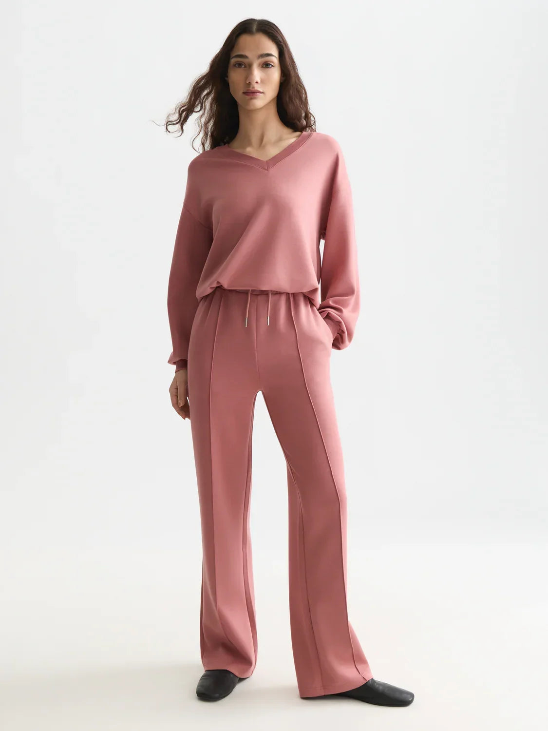 Scotch & Soda Modal V-neck sweatshirt och matchande byxor i färgen Withered Rose
