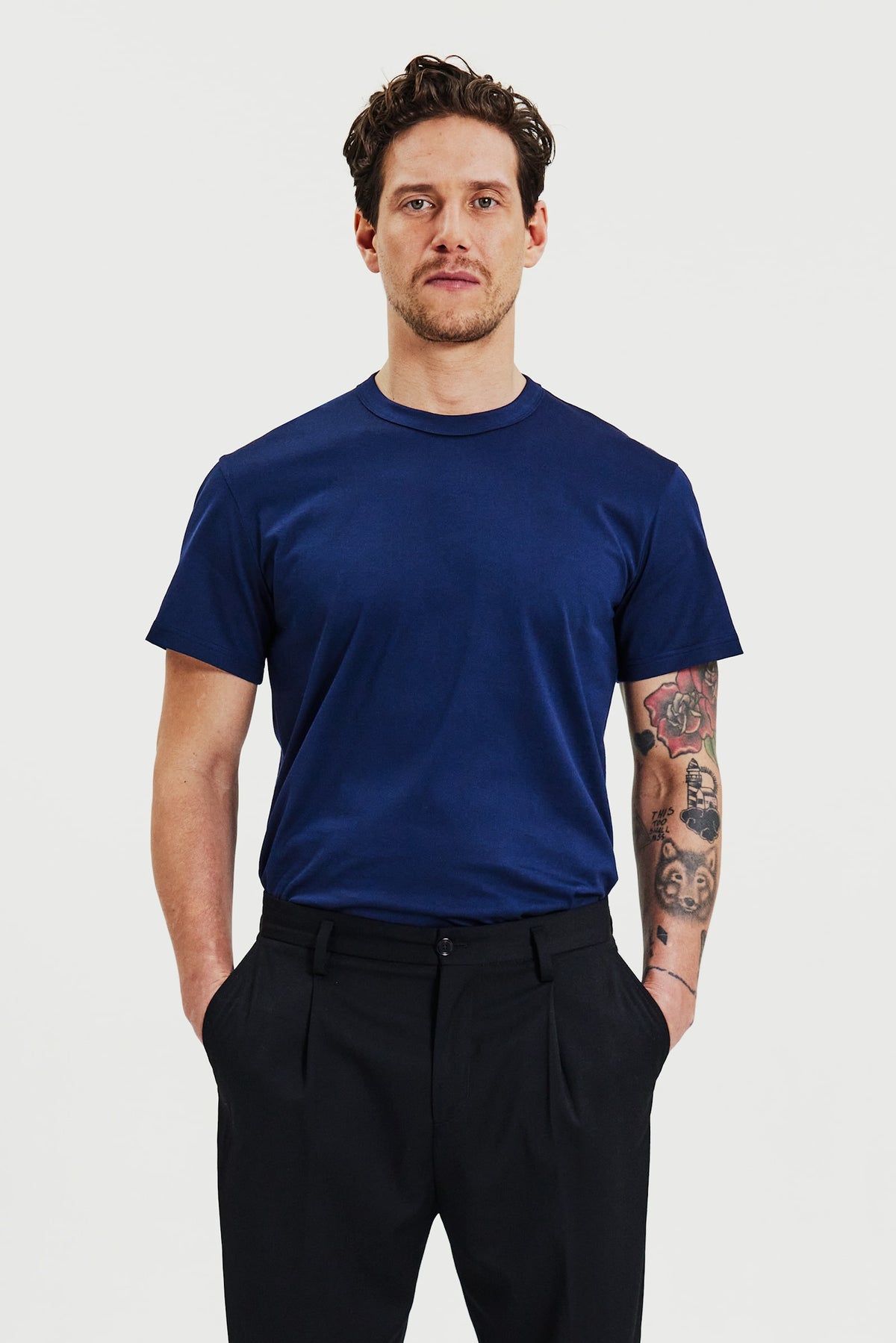 T-shirt i pimabomull med rund hals - Marinblå – framsida