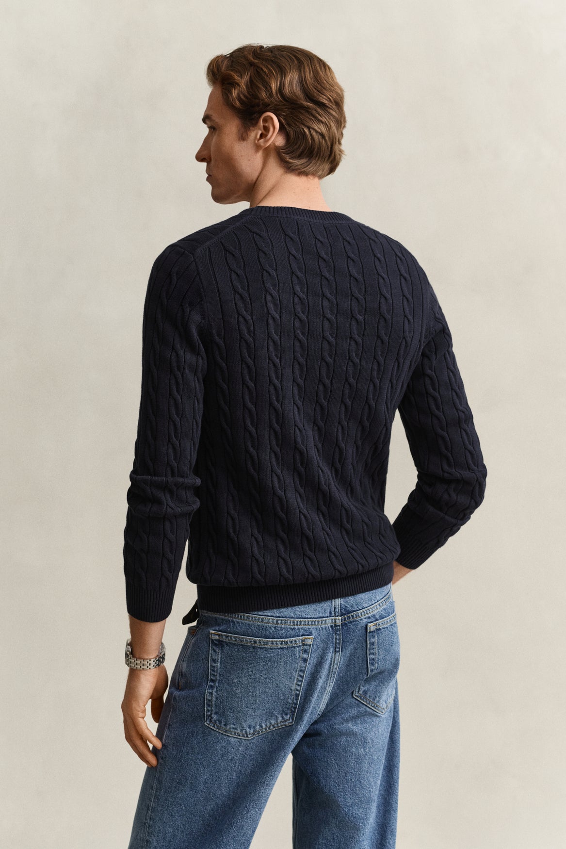 Cotton Cable C-Neck - 433 Evening Blue – modell bak