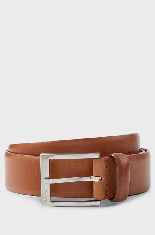 Herrbälte i brunt läder med silverfärgat spänne, klassiskt och stilrent accessoar