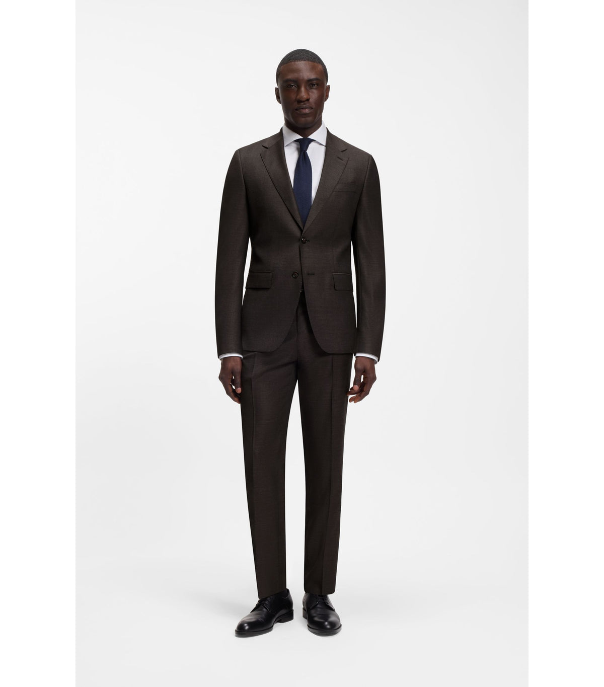 Slim fit-byxor i sergevävd ny ull med stretch - Brun