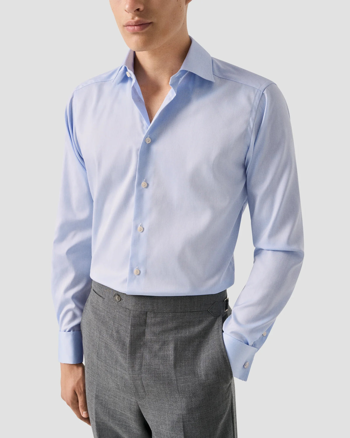 Signature Twill-skjorta Contemporary, dubbel manschett - Ljusblå – framsida