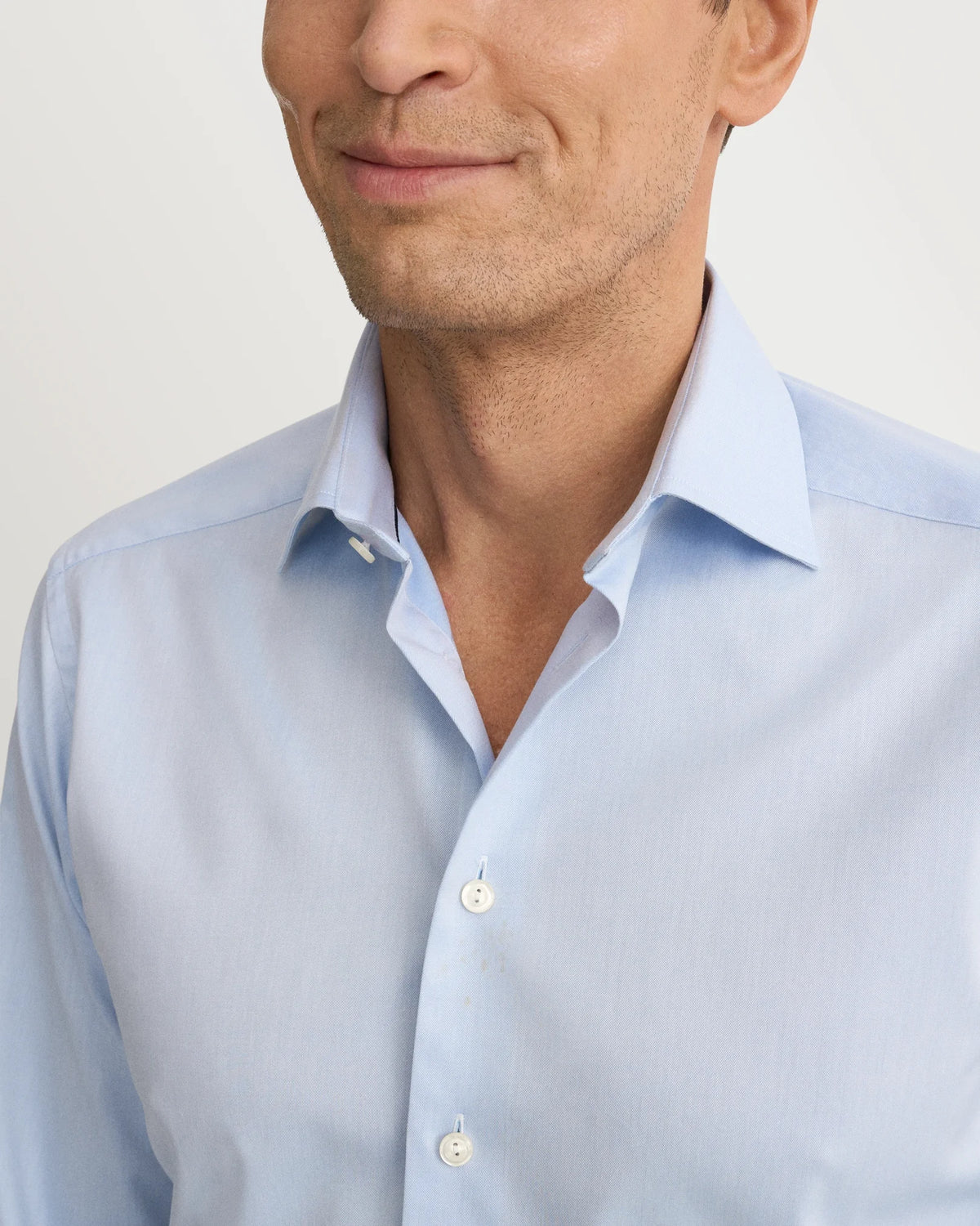 Signature Twill-skjorta Super Slim - Ljusblå – närbild