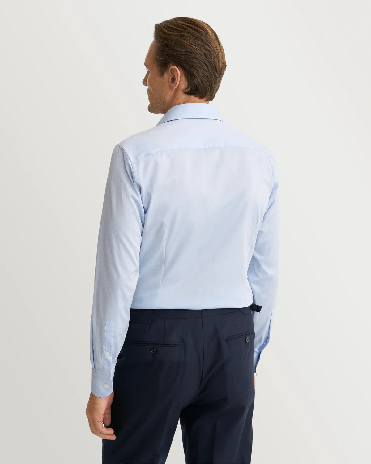 Signature Twill-skjorta Super Slim - Ljusblå – modellbild