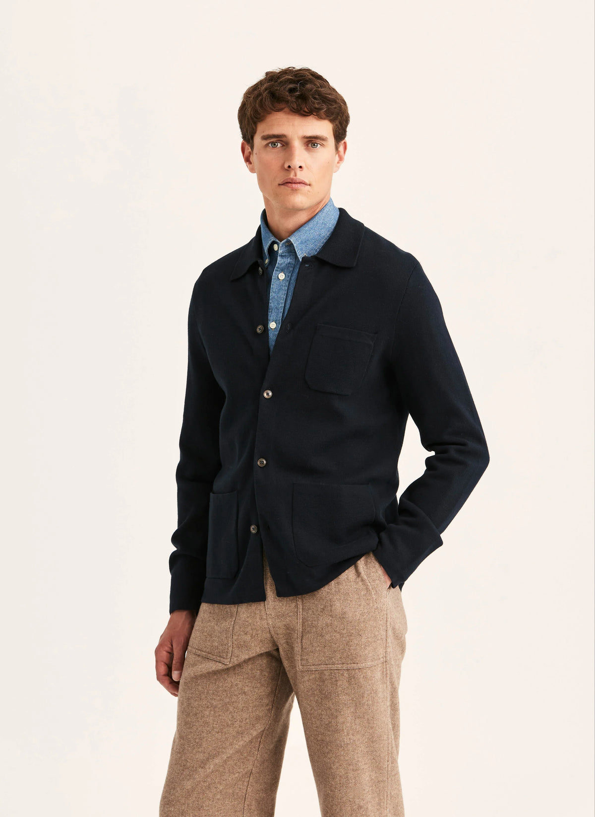 Morris Dudley stickad overshirt i mörkblå färg