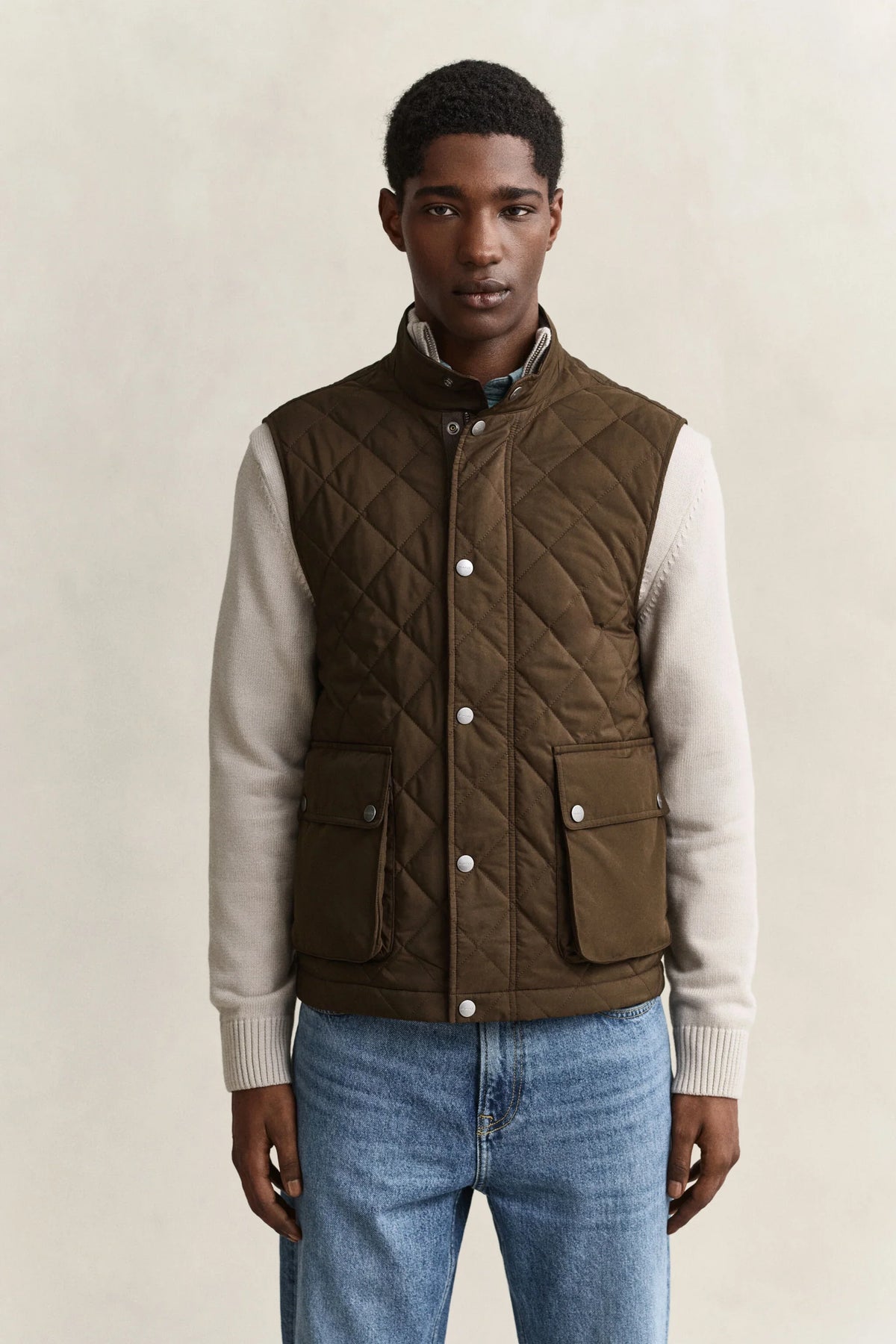 Gant quiltad väst i färgen black brown för herr