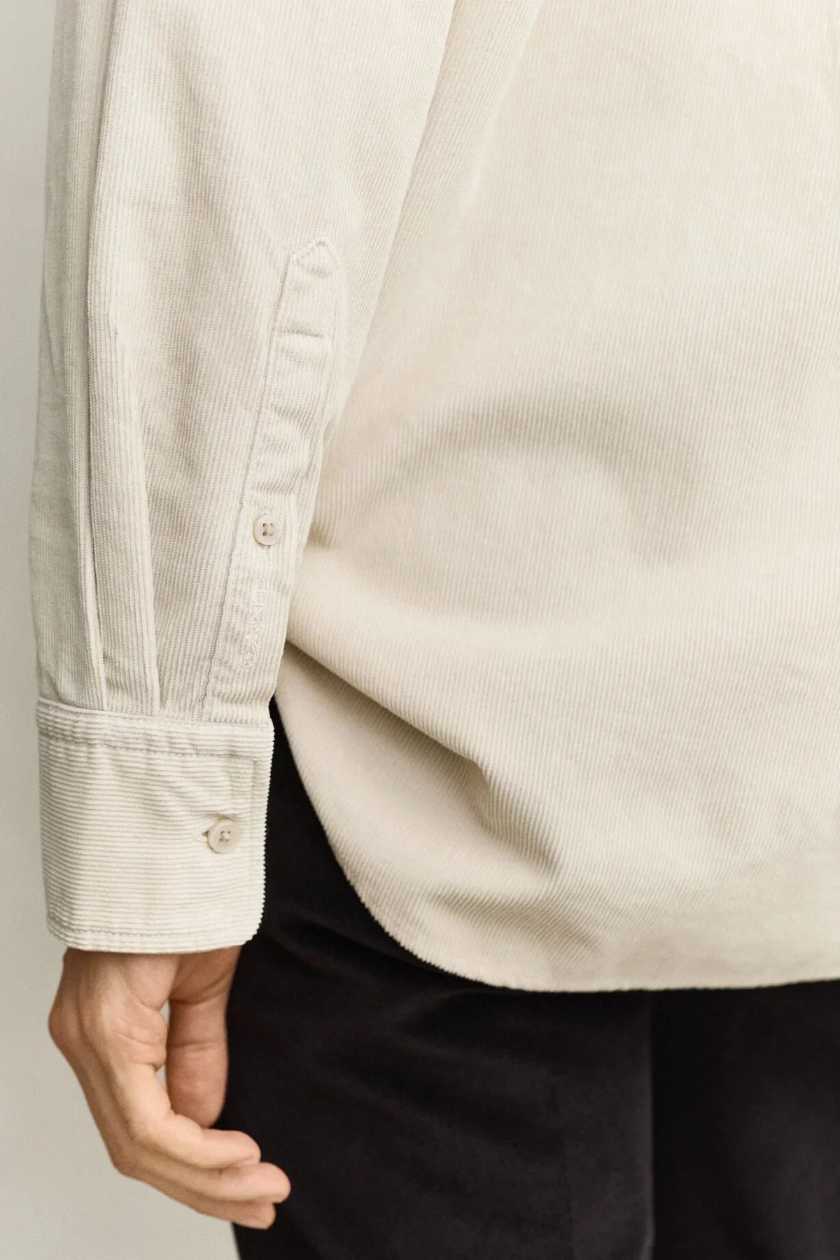 Gant Rel corduroy skjorta i färgen clay beige