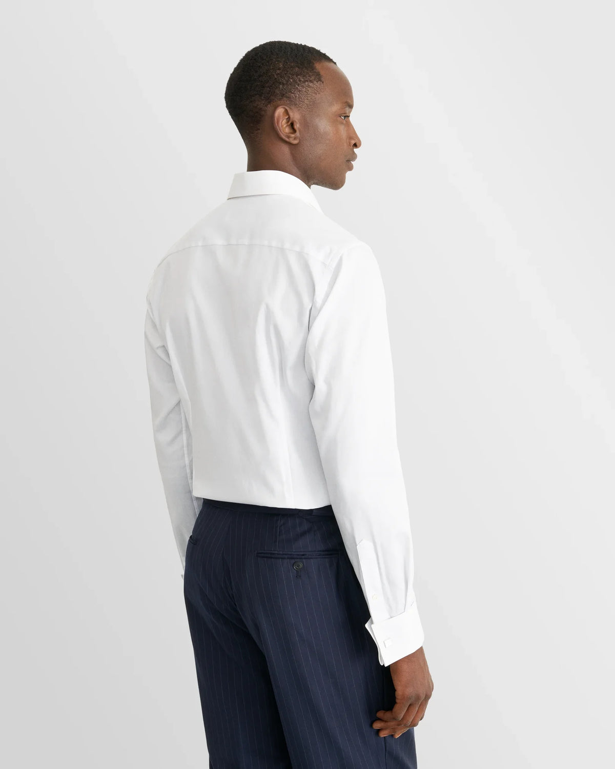 Signature Twill-skjorta Contemporary, dubbel manschett - Vit – modellbild