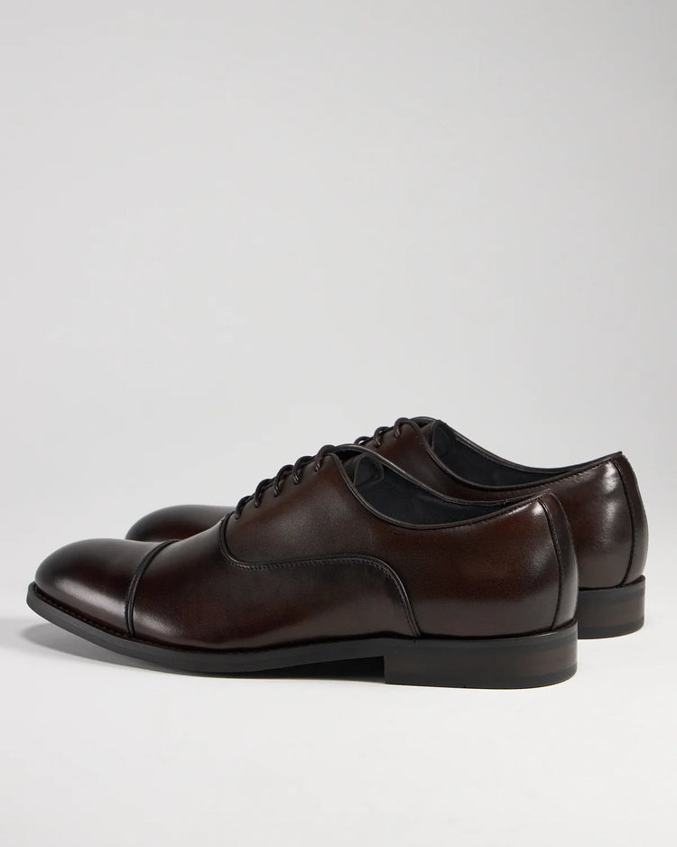 Mörkbruna läder skor herr cap toe formell stil