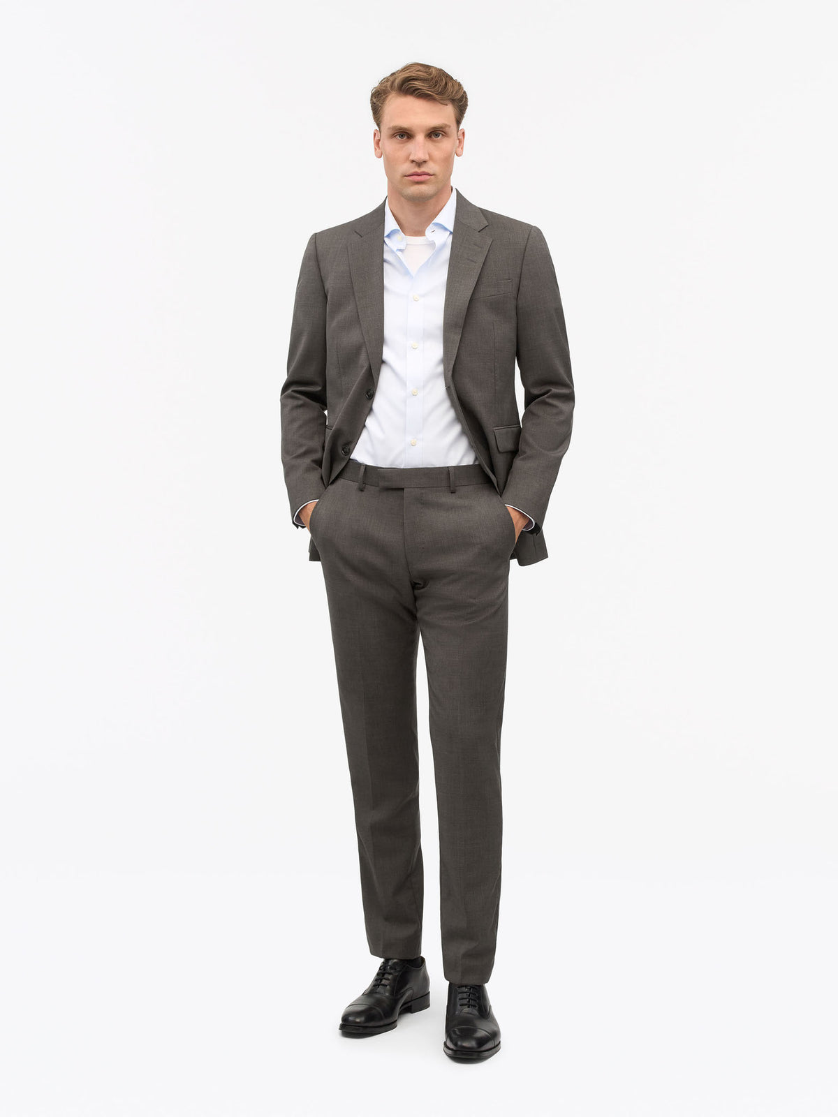 Tenuta Slim-Fit Byxor - Mörkbrun – modellbild