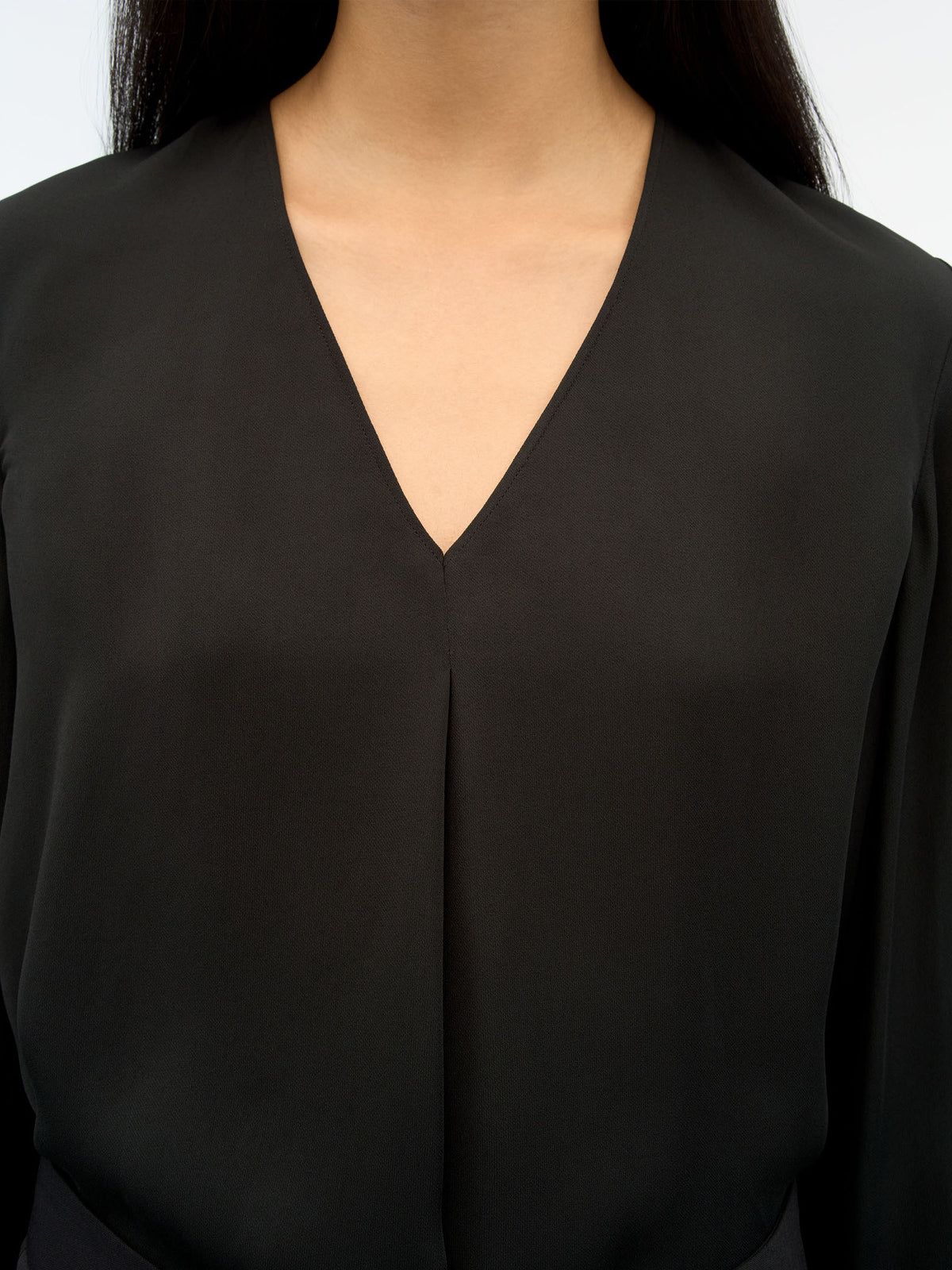 Klara Regular-Fit Blus - Svart – detalj