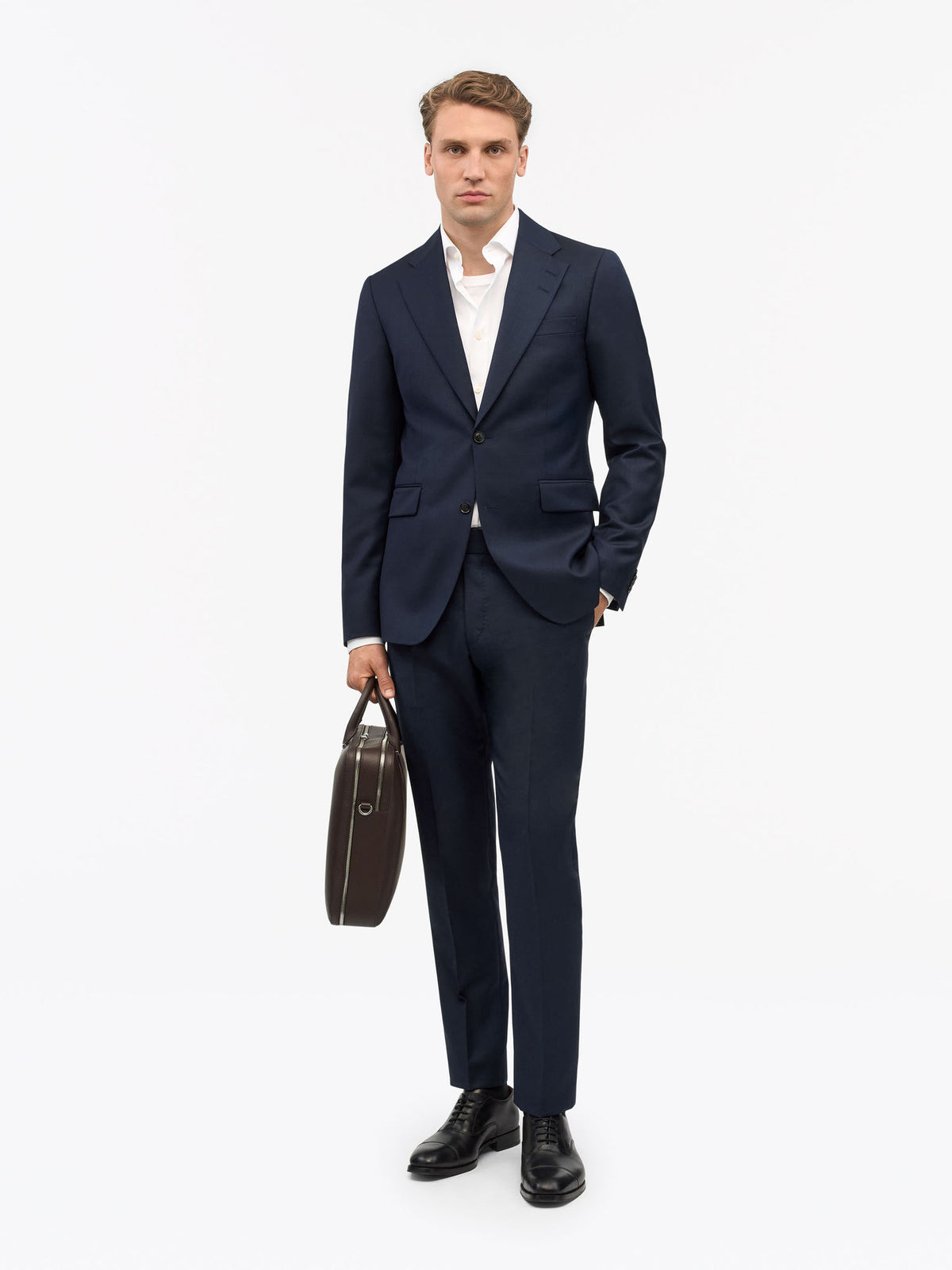 Ease Slim-Fit Kavaj - Mörkblå – modellbild