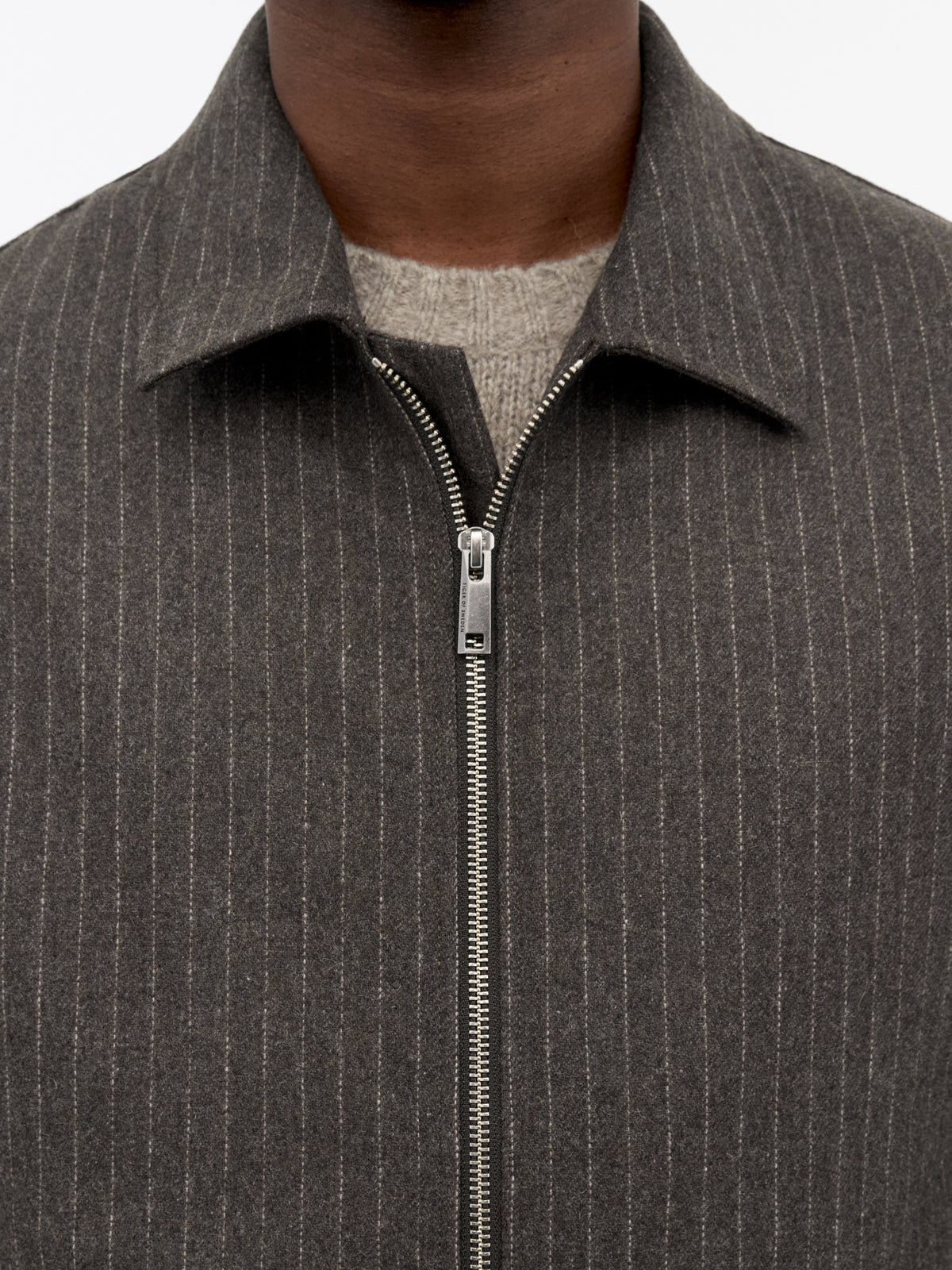 Barnaby C Kritstreckad Shirt Jacket - Mörkbrun – detalj