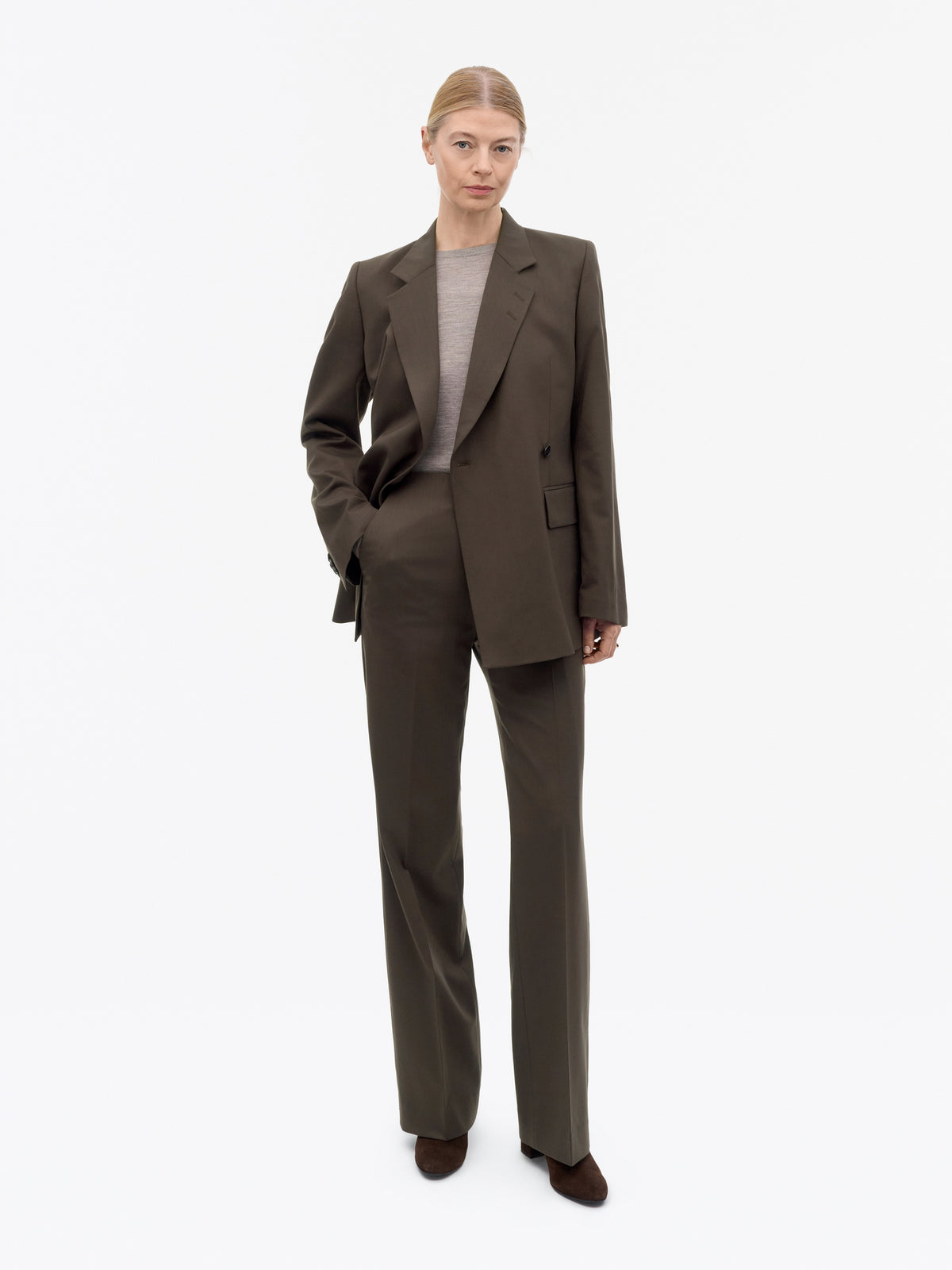 Eedit Mid-Waist Ullbyxor - Mörkbrun – modellbild