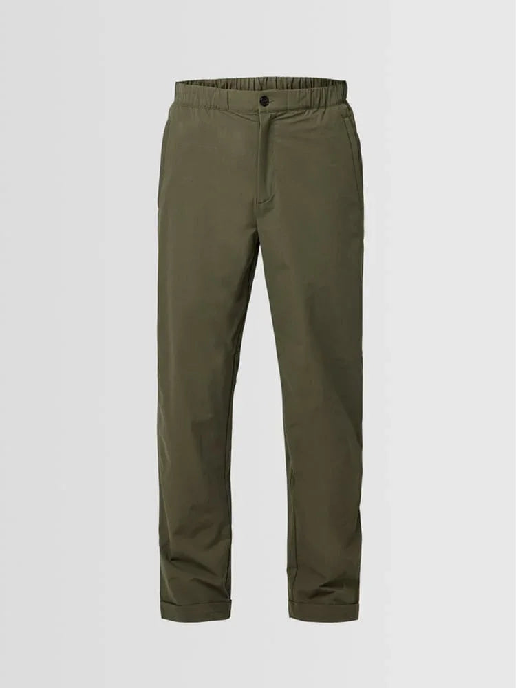 Monterey Trouser herr byxa i mörk oliv, rak passform, resårmidja, pressveck