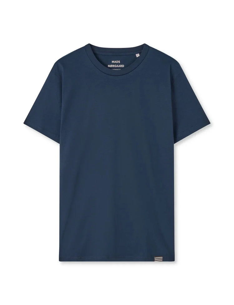 Marinblå herr T-shirt i bomull med rund hals, enkel och klassisk design mot vit bakgrund