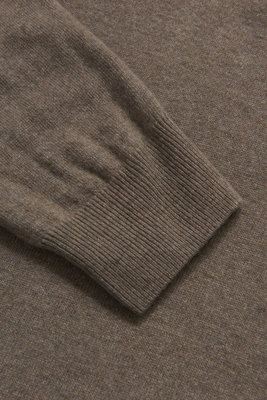 Patton Half-Zip herr tröja i beige, närbild på ärmslut med ribbstickat material