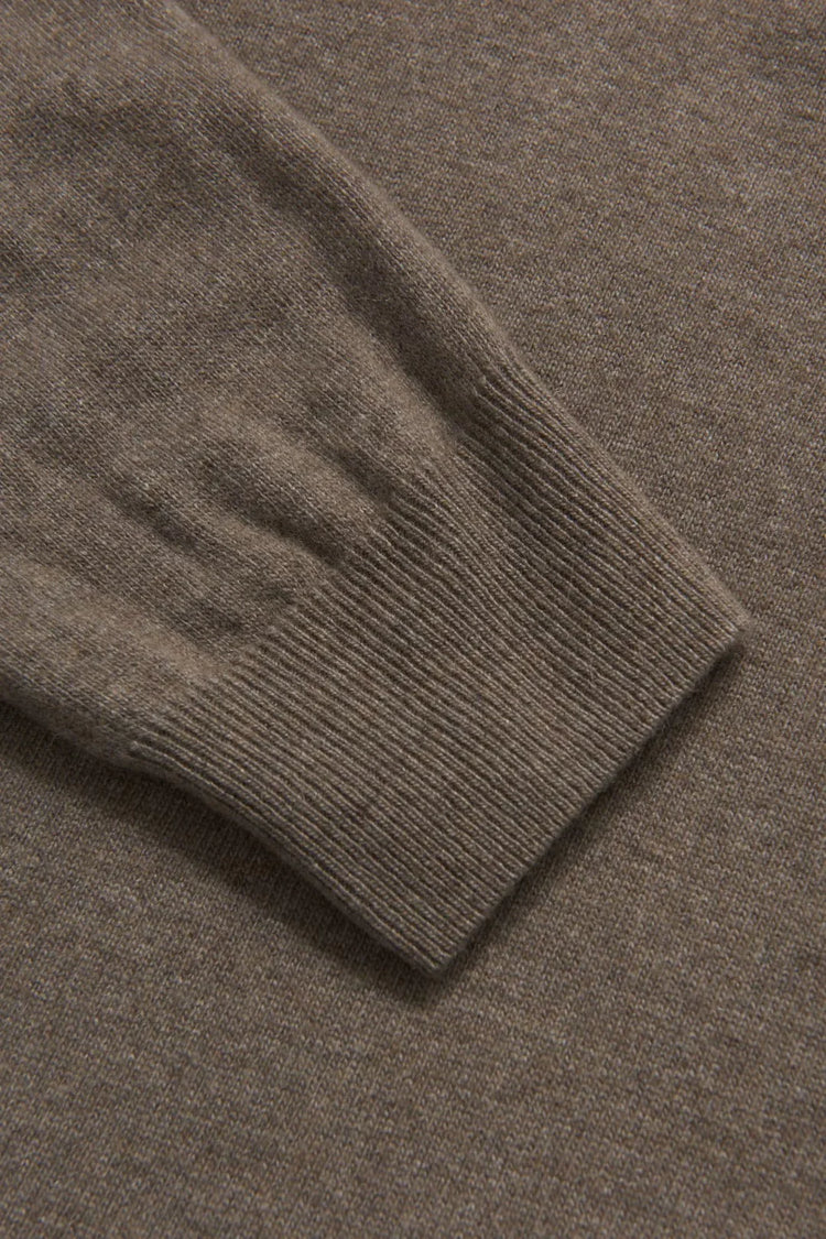 Patton Half-Zip herr tröja i beige, närbild på ärmslut med ribbstickat material