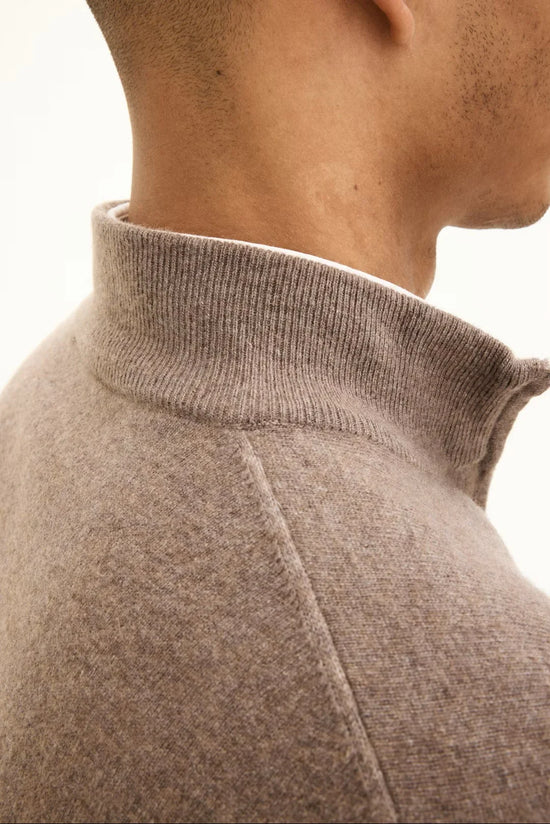Oscar Jacobson Patton Half-Zip herr tröja i beige ull, närbild på krage