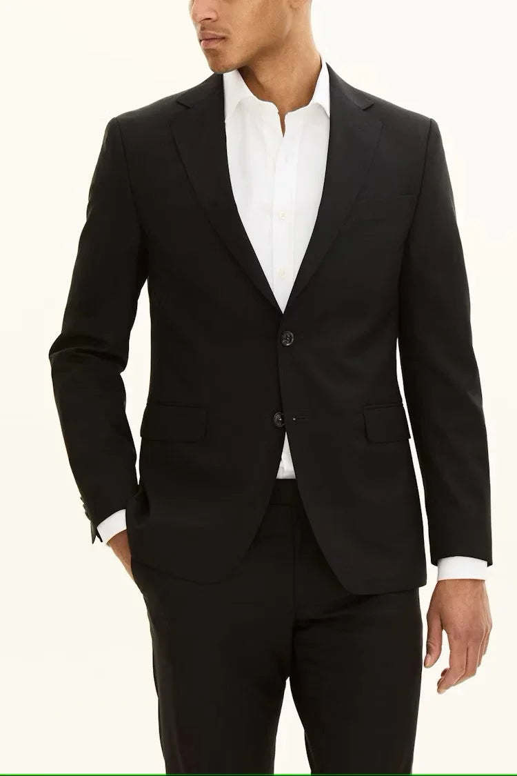 Herr i svart kavaj och vita skjorta, klassisk stil, elegant herrmode