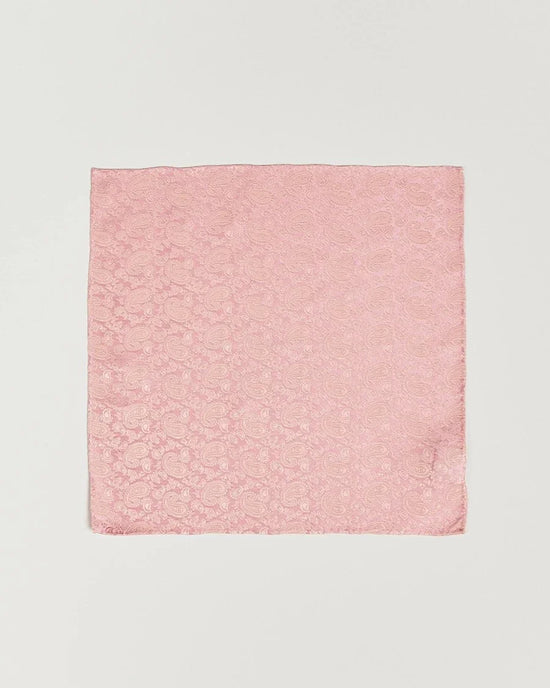 Rosa näsduk i siden med diskret paisleymönster, elegant herraccessoar.