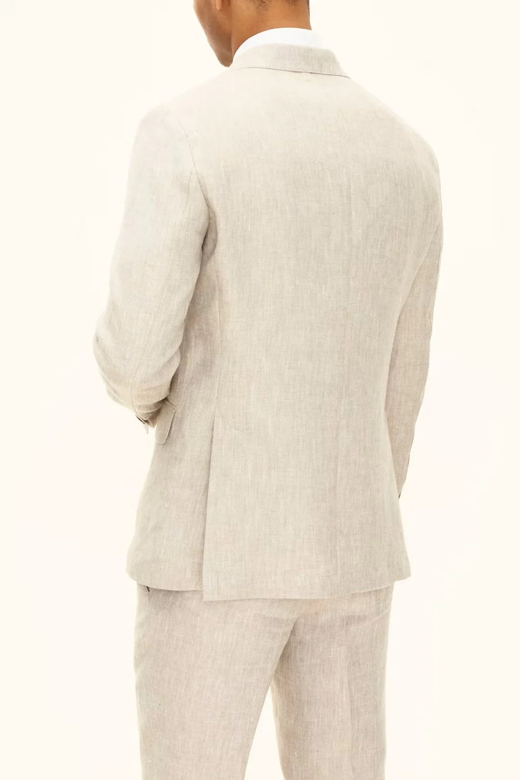 Herr i ljusbeige linnekavaj och byxor, bakifrån, elegant och klassisk herrstil.