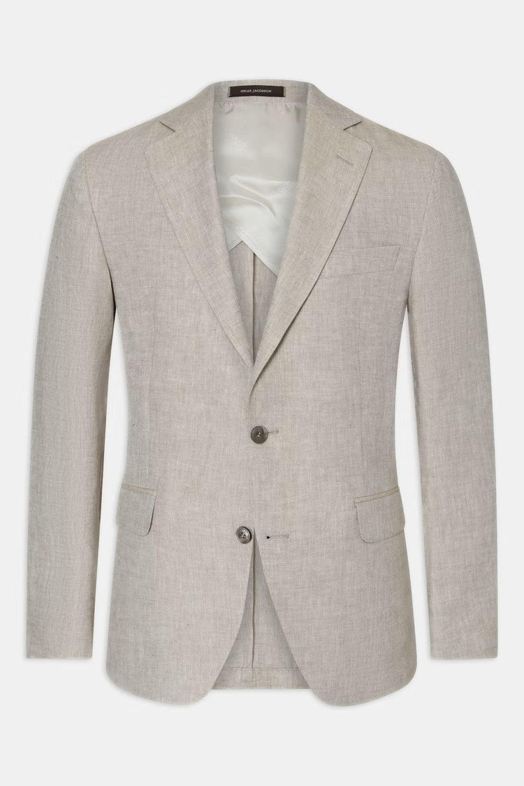 Ljusbeige herrkavaj i linne, tvåknäppt, klassisk design, mot vit bakgrund.